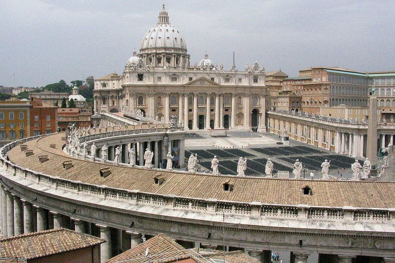 1024px-View_of_saint_Peter_basilica_from_a_roof